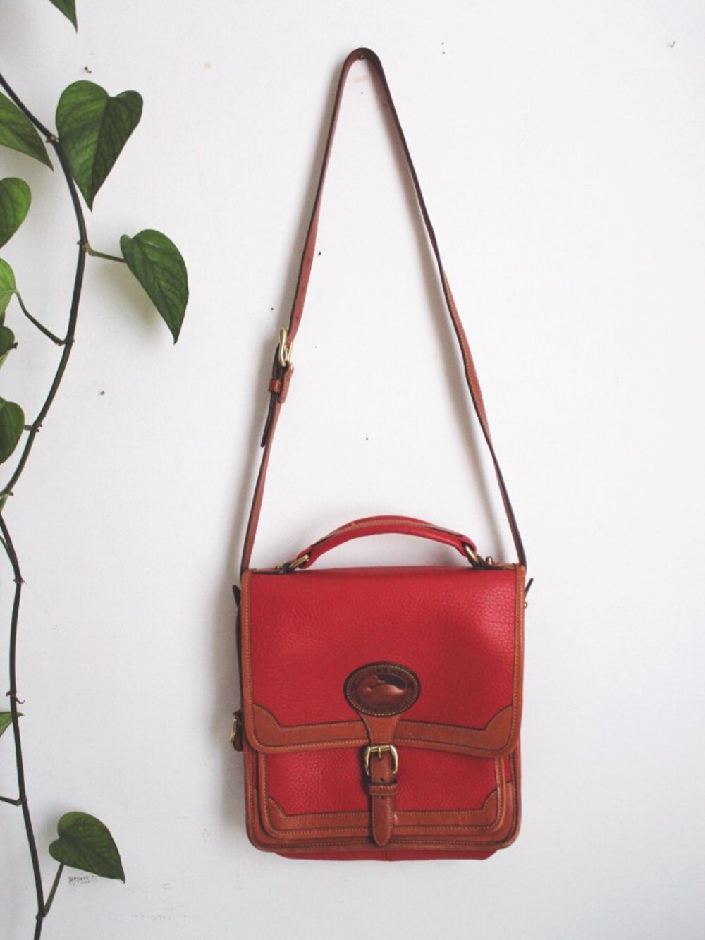 Dooney & Bourke Red & Tan Leather Vintage Crossbody Satchel Handbag With Adjusta - Picture 2 of 9